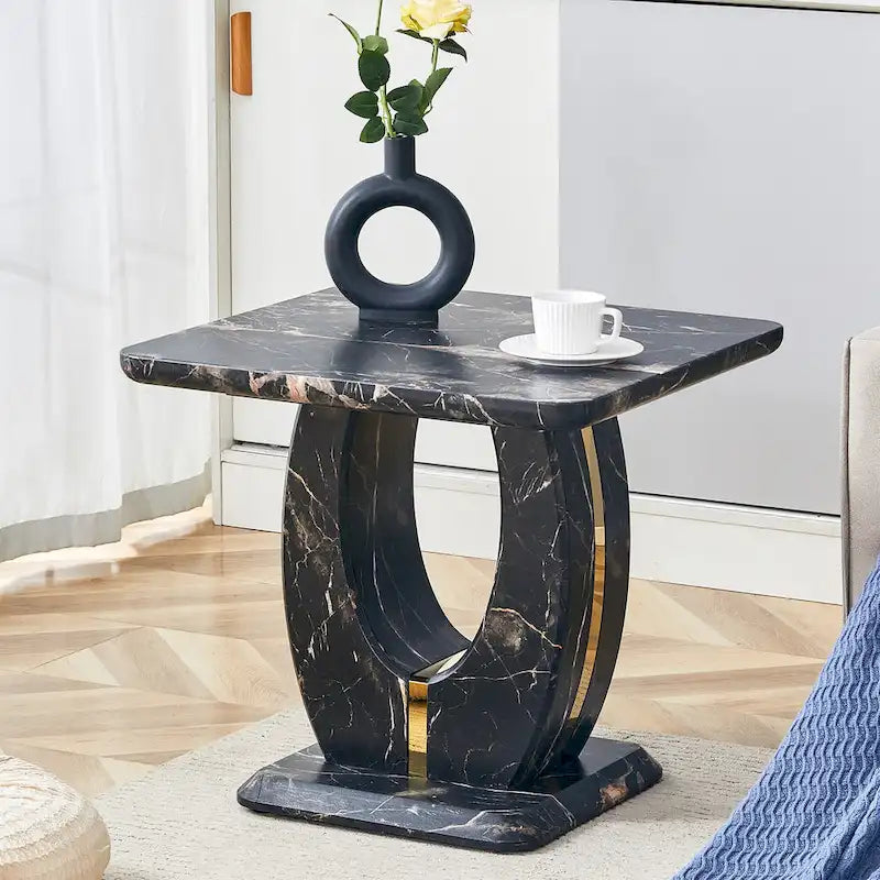 Tavolino quadrato moderno da 23,6 pollici con strisce decorative placcate in oro per soggiorno
