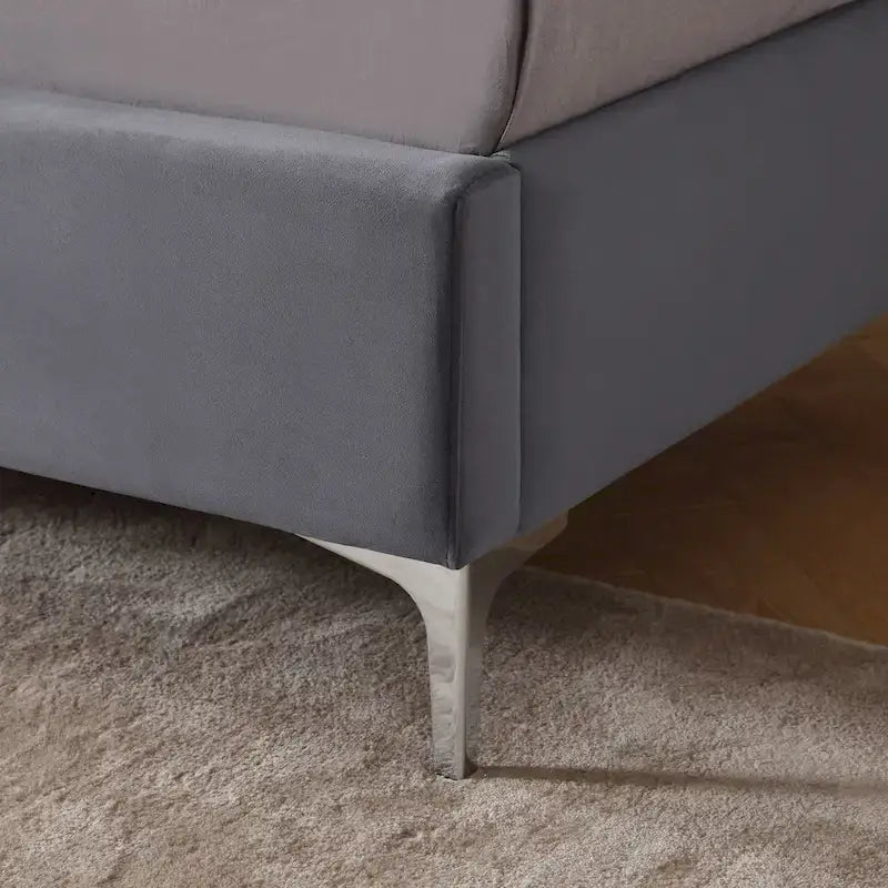 Struttura Letto con Piattaforma Queen Size Rivestita in Velluto con Gambe in Metallo da 15 cm