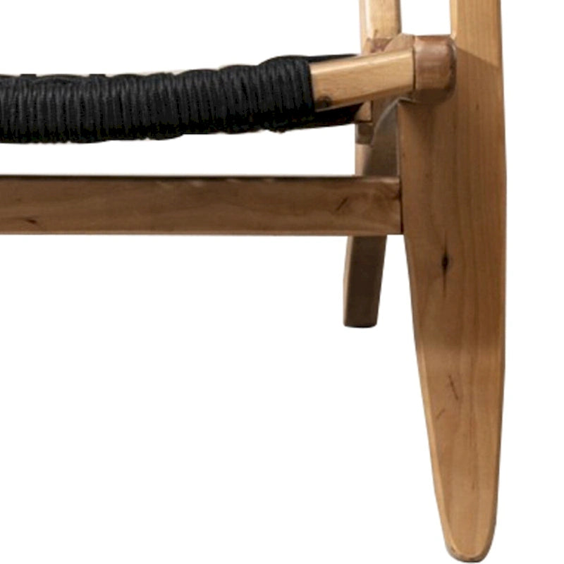 Poltrona di design con seduta in corda intrecciata e struttura in legno, marrone e nero