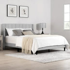 Letto matrimoniale Eleanor imbottito con testiera a righe verticali