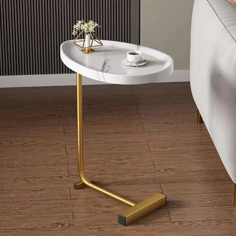 2 comodini a C bianchi, tavolino, comodino per divano e letto